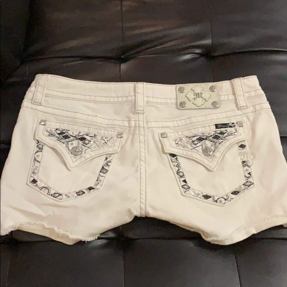 Miss Me women’s white shorts size 32